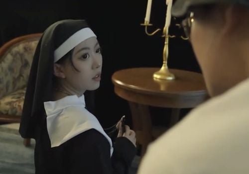 Học trò năm xưa và cô giáo thảo táng trong cánh đồng