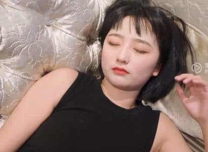 Bà chủ nhậu say bị nhân viên đè ra đụ tơi tả