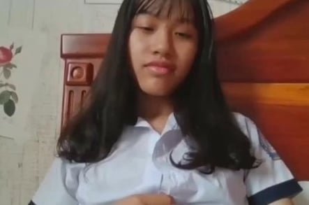 Nữ sinh thích thủ dâm